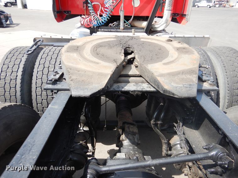 image for item GE9417 2012 Mack CHU613  semi truck