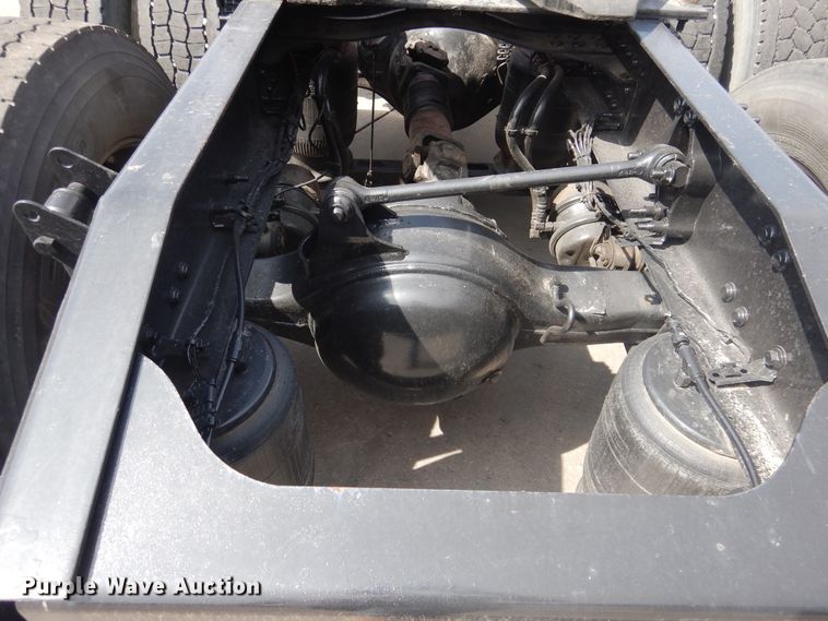 image for item GE9417 2012 Mack CHU613  semi truck