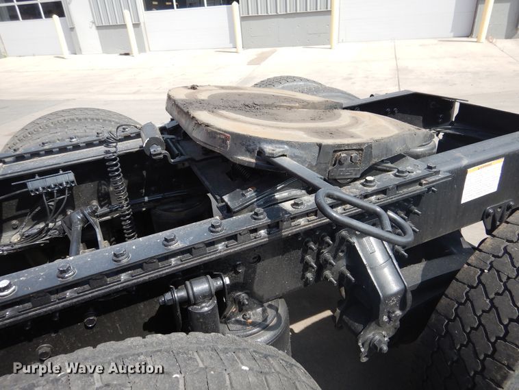 image for item GE9417 2012 Mack CHU613  semi truck