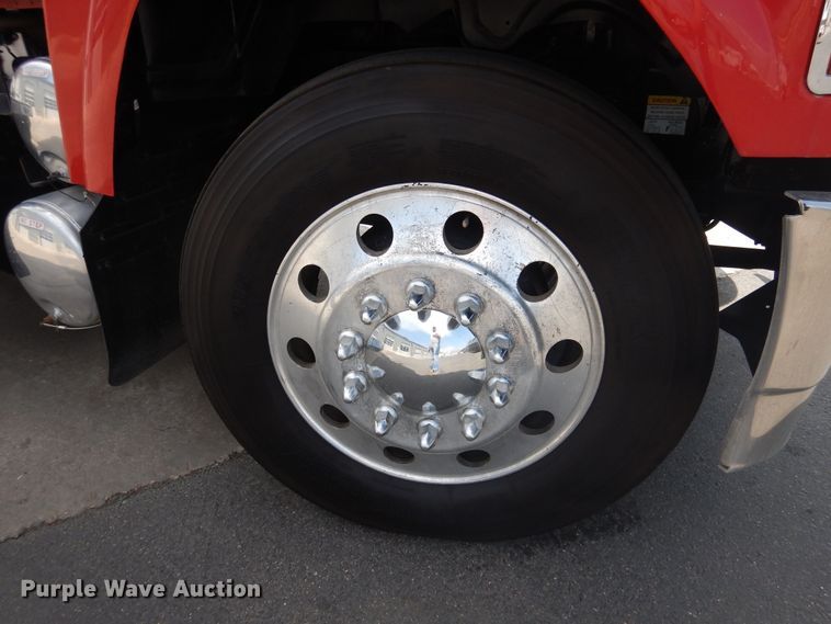 image for item GE9417 2012 Mack CHU613  semi truck