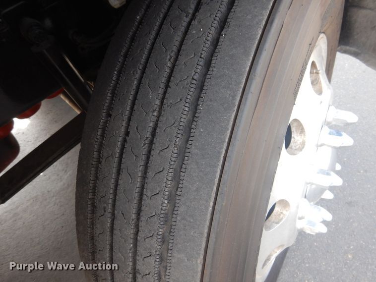 image for item GE9417 2012 Mack CHU613  semi truck