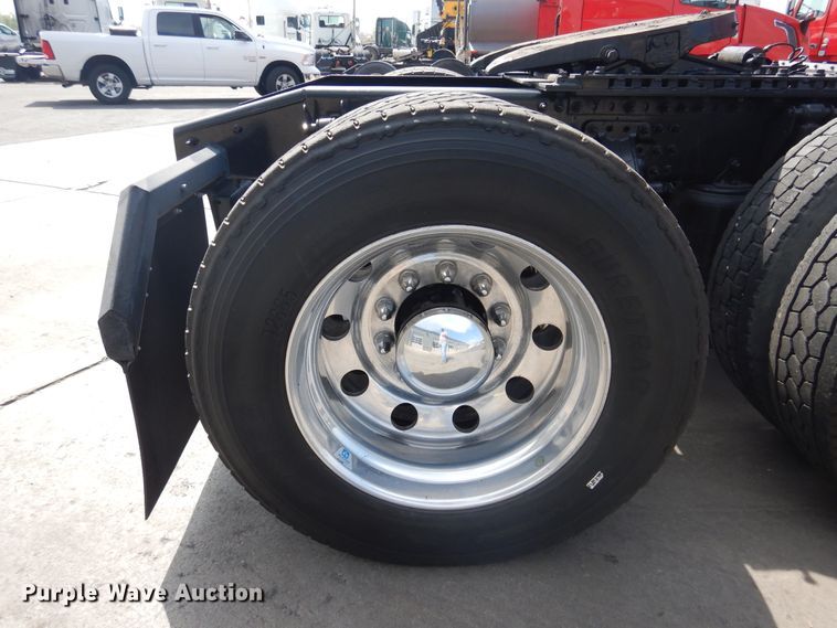 image for item GE9417 2012 Mack CHU613  semi truck