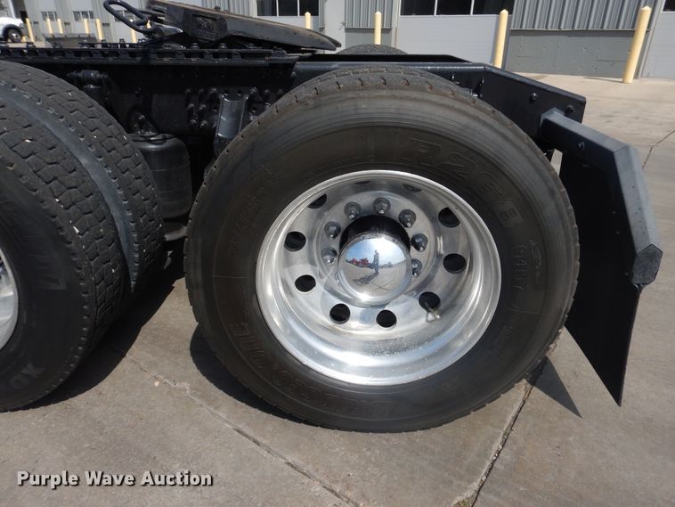 image for item GE9417 2012 Mack CHU613  semi truck