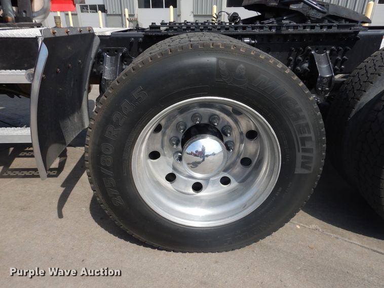 image for item GE9417 2012 Mack CHU613  semi truck