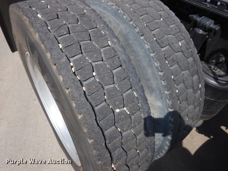 image for item GE9417 2012 Mack CHU613  semi truck