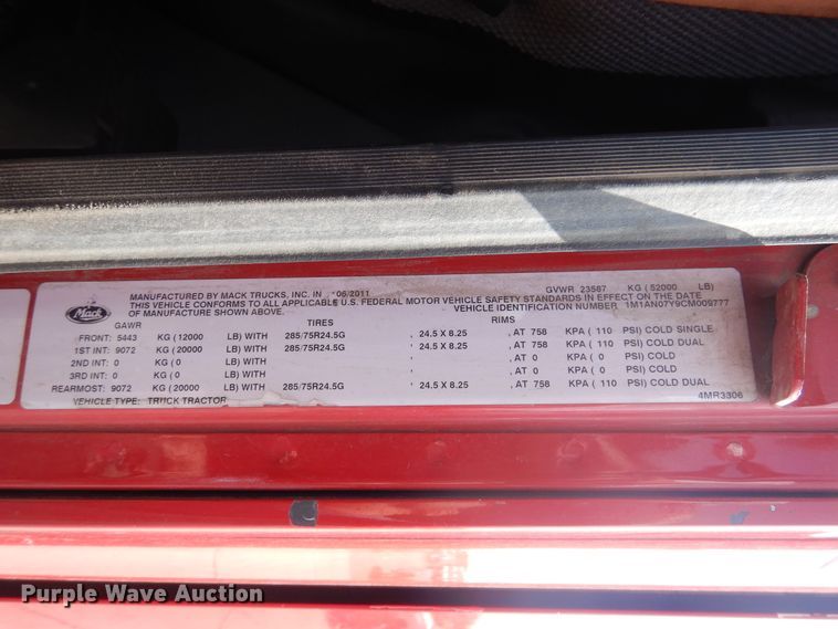 image for item GE9417 2012 Mack CHU613  semi truck