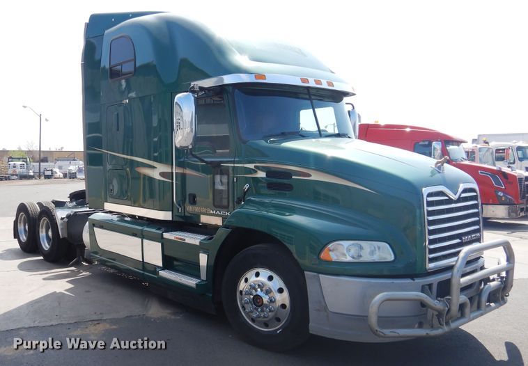 image for item GE9418 2015 Mack CXU613  semi truck