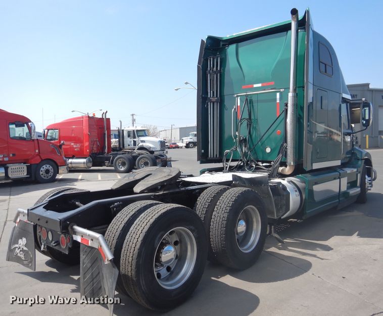 image for item GE9418 2015 Mack CXU613  semi truck