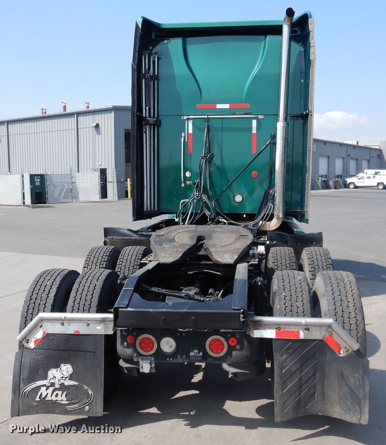 image for item GE9418 2015 Mack CXU613  semi truck