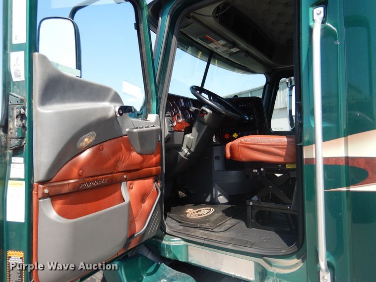 image for item GE9418 2015 Mack CXU613  semi truck