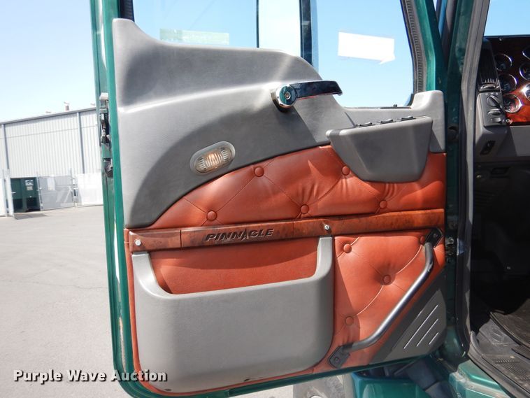 image for item GE9418 2015 Mack CXU613  semi truck