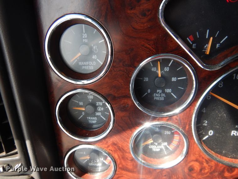 image for item GE9418 2015 Mack CXU613  semi truck