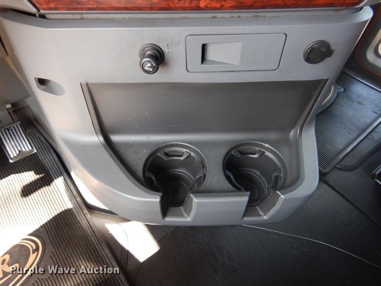 image for item GE9418 2015 Mack CXU613  semi truck