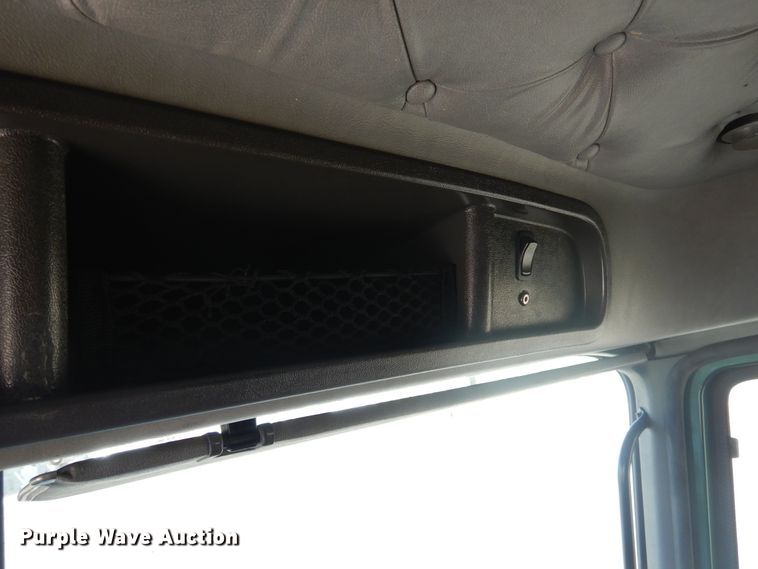 image for item GE9418 2015 Mack CXU613  semi truck