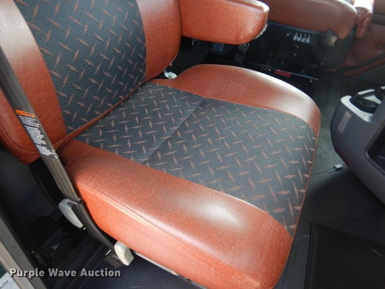 image for item GE9418 2015 Mack CXU613  semi truck