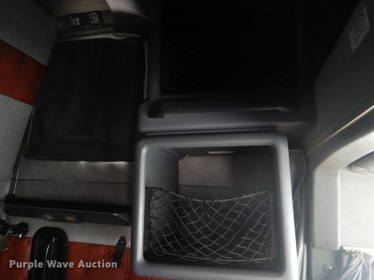 image for item GE9418 2015 Mack CXU613  semi truck