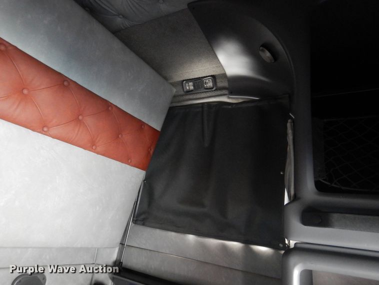 image for item GE9418 2015 Mack CXU613  semi truck