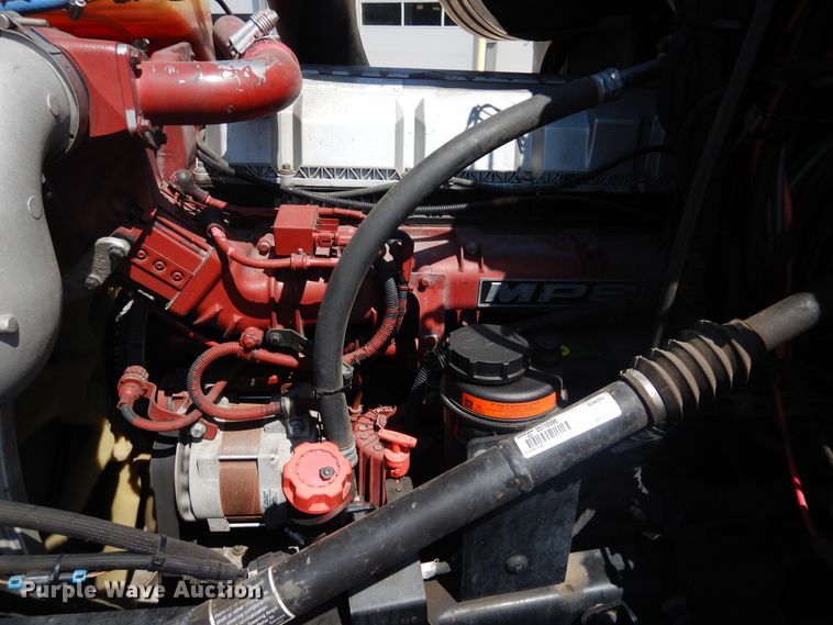 image for item GE9418 2015 Mack CXU613  semi truck