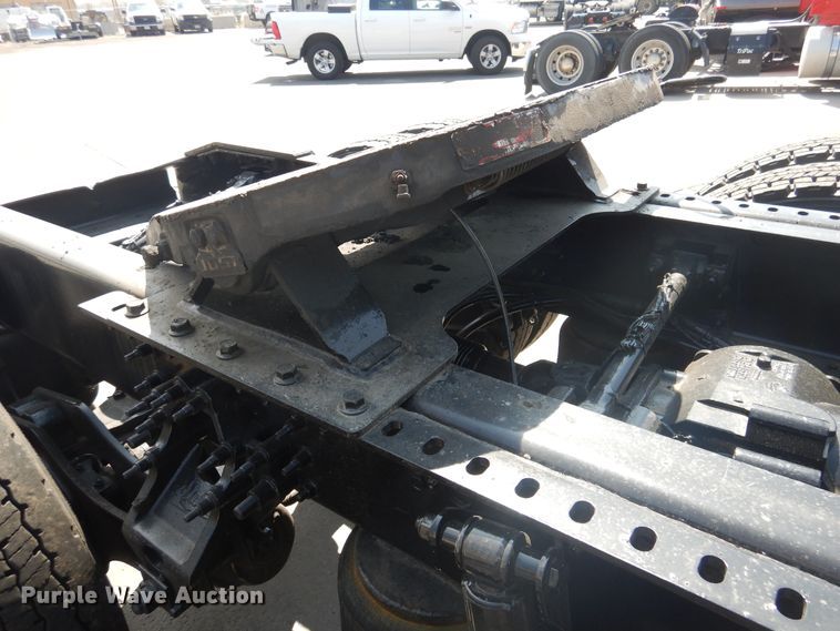 image for item GE9418 2015 Mack CXU613  semi truck