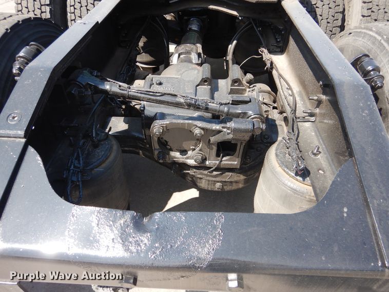 image for item GE9418 2015 Mack CXU613  semi truck