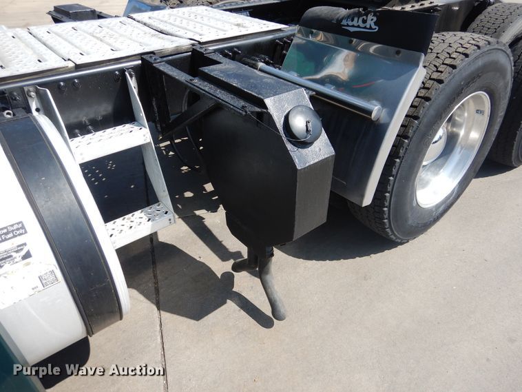 image for item GE9418 2015 Mack CXU613  semi truck