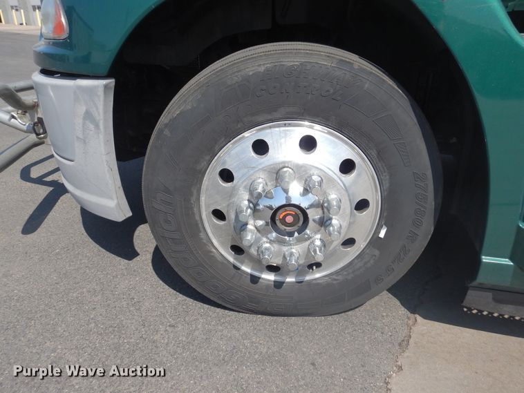 image for item GE9418 2015 Mack CXU613  semi truck