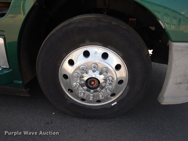 image for item GE9418 2015 Mack CXU613  semi truck