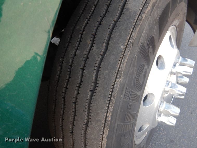 image for item GE9418 2015 Mack CXU613  semi truck