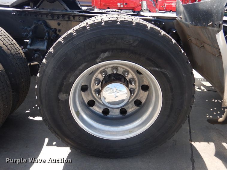 image for item GE9418 2015 Mack CXU613  semi truck