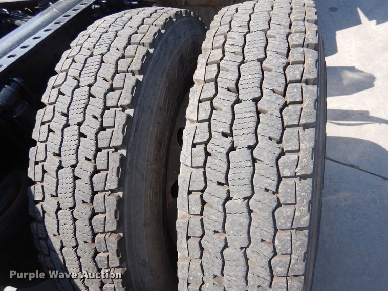 image for item GE9418 2015 Mack CXU613  semi truck