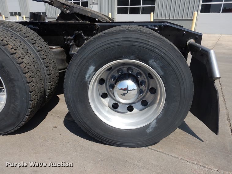 image for item GE9418 2015 Mack CXU613  semi truck