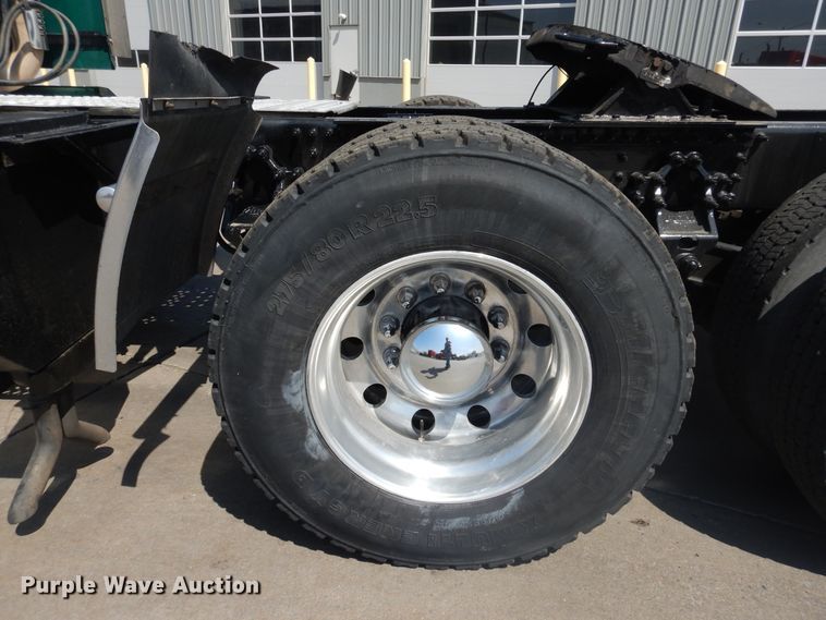 image for item GE9418 2015 Mack CXU613  semi truck