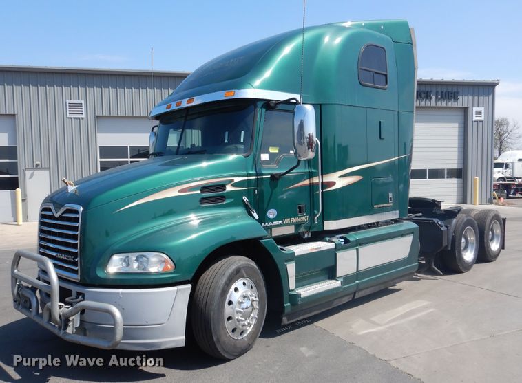 image for item GE9419 2015 Mack CXU613  semi truck