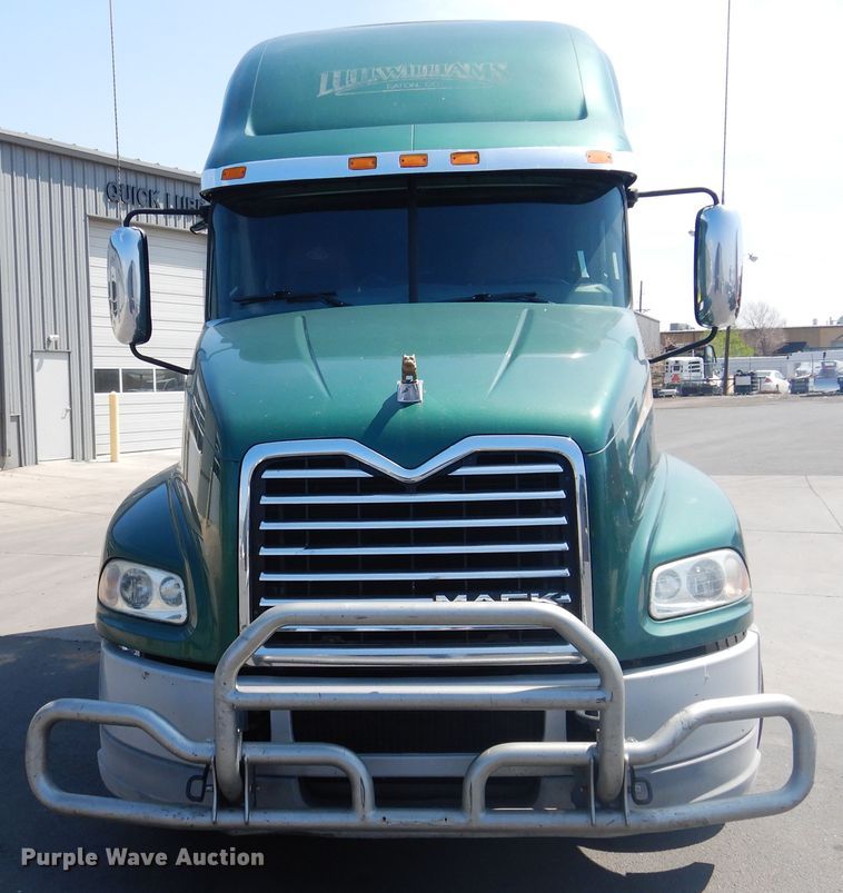 image for item GE9419 2015 Mack CXU613  semi truck