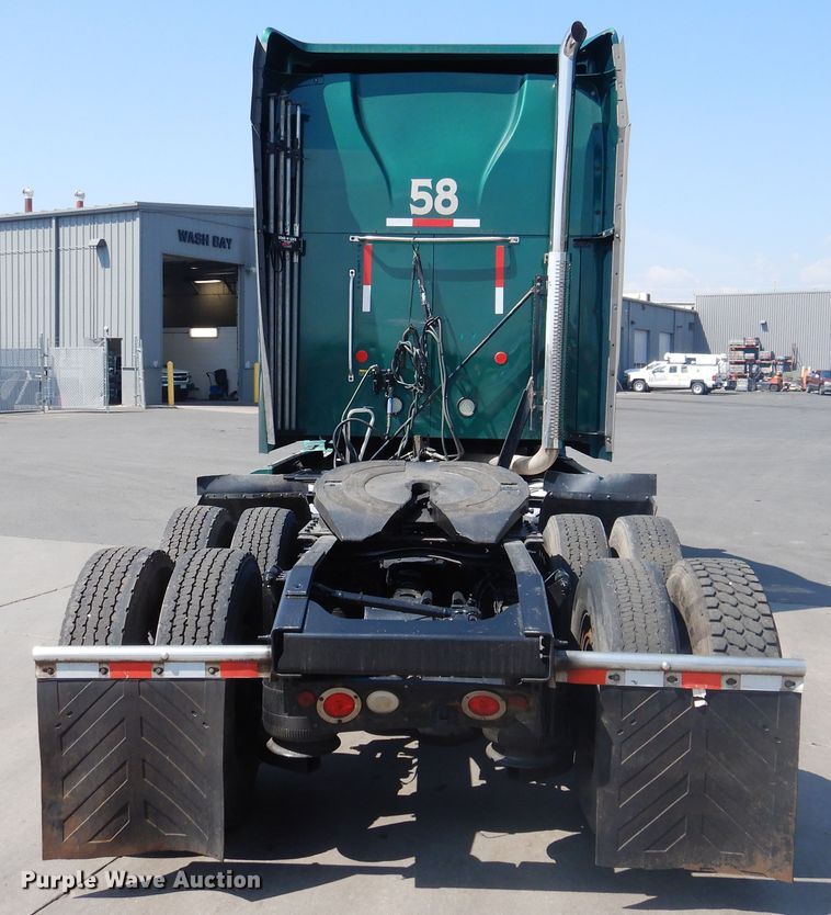 image for item GE9419 2015 Mack CXU613  semi truck