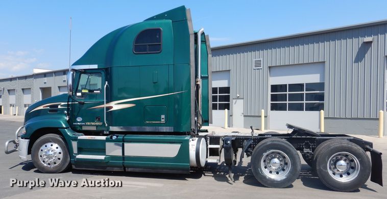 image for item GE9419 2015 Mack CXU613  semi truck