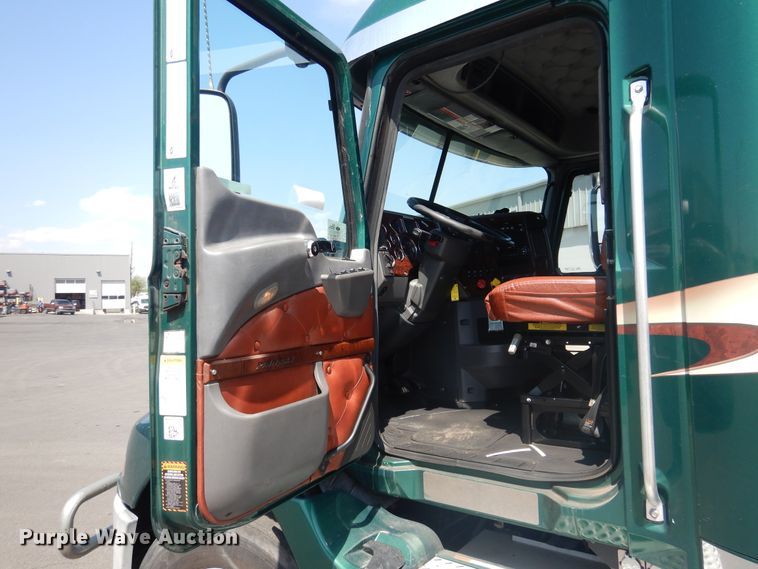 image for item GE9419 2015 Mack CXU613  semi truck