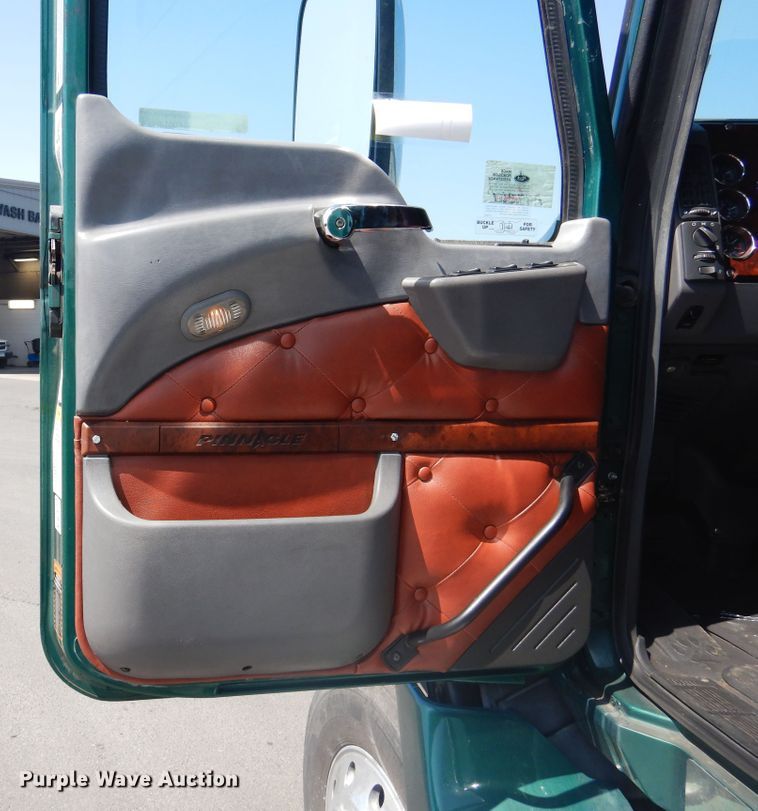 image for item GE9419 2015 Mack CXU613  semi truck