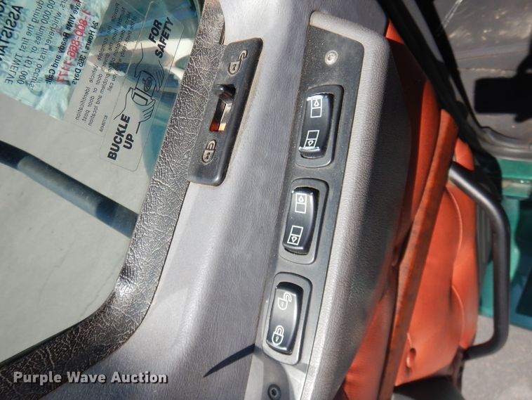 image for item GE9419 2015 Mack CXU613  semi truck