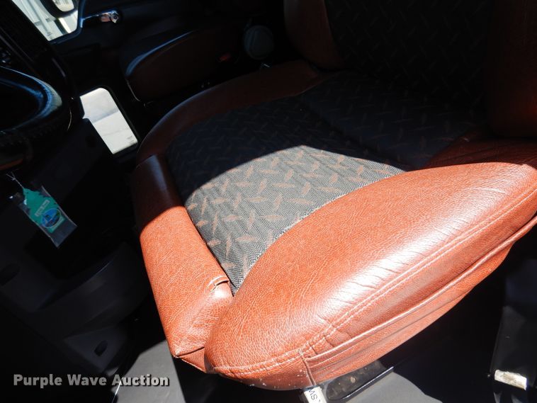 image for item GE9419 2015 Mack CXU613  semi truck