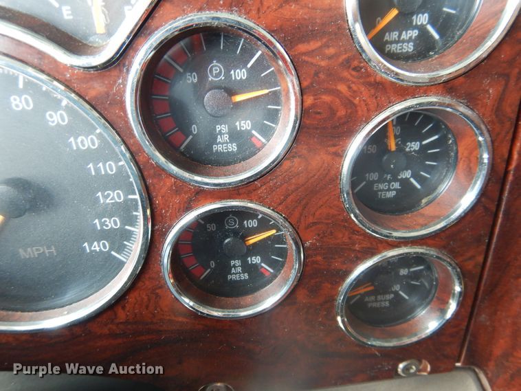 image for item GE9419 2015 Mack CXU613  semi truck