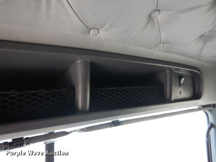 image for item GE9419 2015 Mack CXU613  semi truck