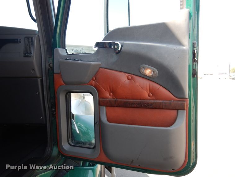 image for item GE9419 2015 Mack CXU613  semi truck