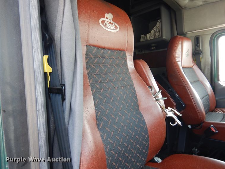 image for item GE9419 2015 Mack CXU613  semi truck