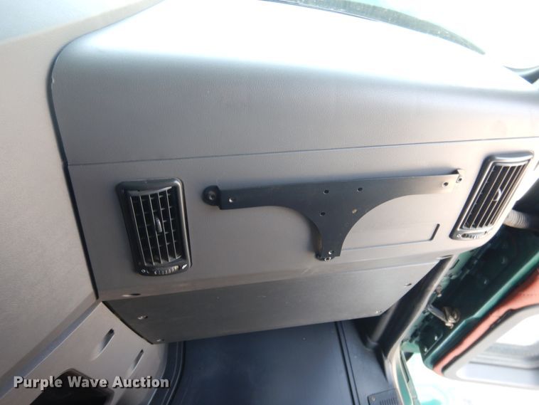 image for item GE9419 2015 Mack CXU613  semi truck