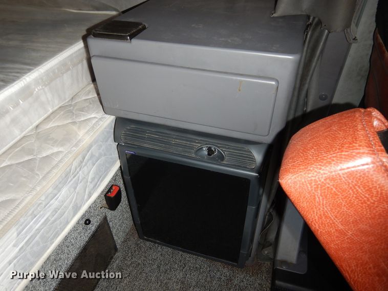 image for item GE9419 2015 Mack CXU613  semi truck