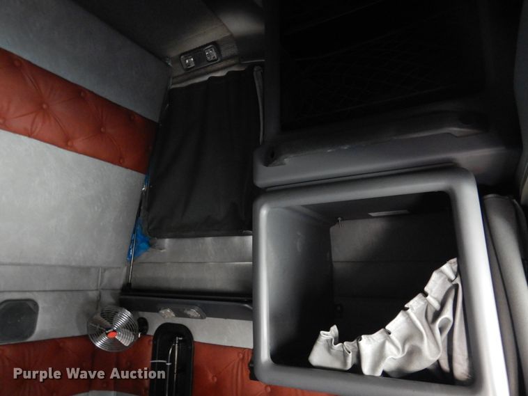 image for item GE9419 2015 Mack CXU613  semi truck