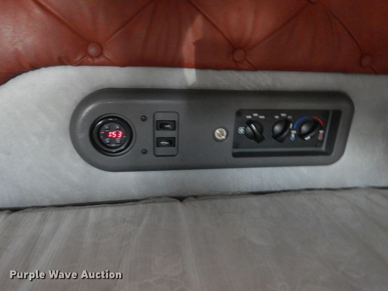 image for item GE9419 2015 Mack CXU613  semi truck