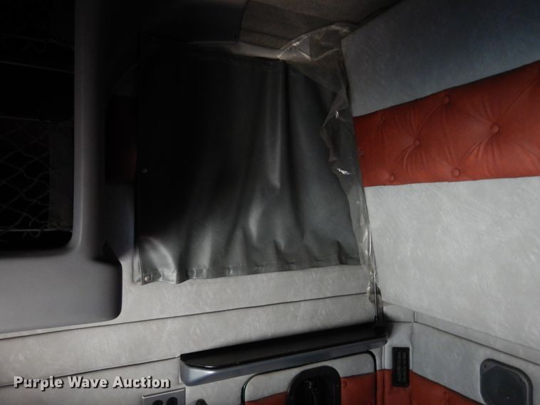 image for item GE9419 2015 Mack CXU613  semi truck