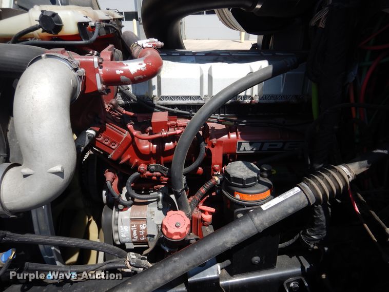 image for item GE9419 2015 Mack CXU613  semi truck